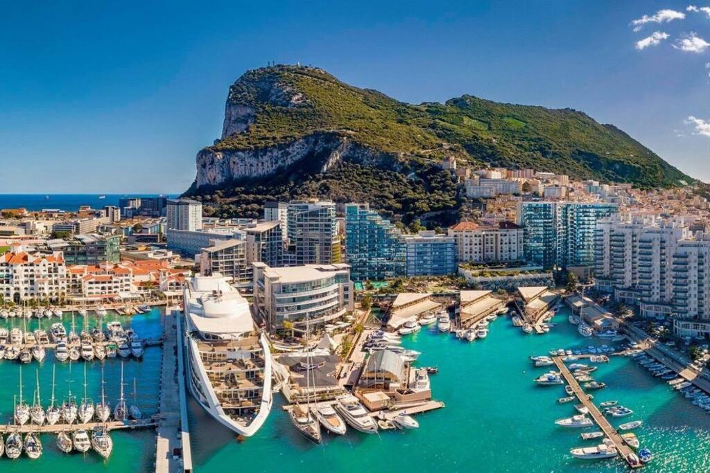 Gibraltar Luxury With Rooftop Pools & Views Exteriör bild